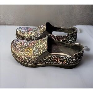 Klogs Moxy Rainbow Women’s Tooled Clog Size 7.5M